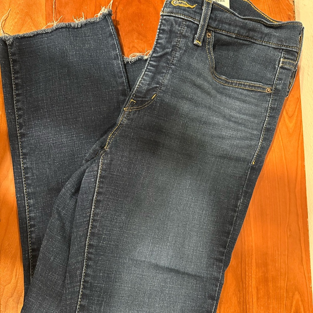 Levi's Dark Blue Straight-Leg Jeans 314. Great for Fall! Size 30
